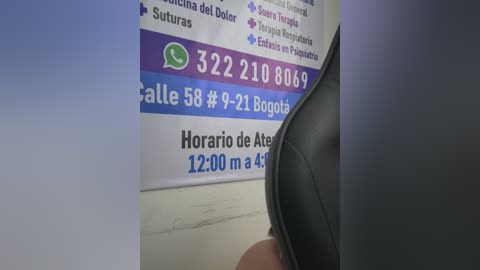 A video of a WhatsApp chat screen featuring a message from Horacio de Almeida, located at 12.00 km away, with a green WhatsApp icon and a blue chat bubble.