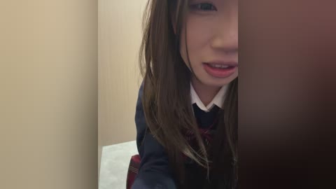 yiyi_707 free recording from 2025-12-05 00:05:00