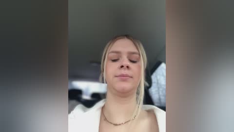 love_bri free recording from 2025-12-05 00:01:00