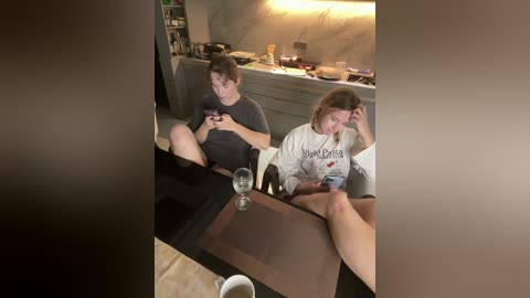 nura_n_sarah free recording from 2025-12-05 06:23:00