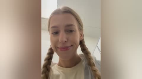 kira_mia free recording from 2025-12-06 18:09:00