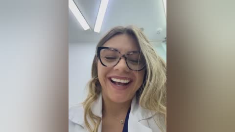 alicee16 free recording from 2025-12-08 00:20:00