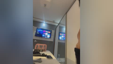 rafaellaz free recording from 2025-12-10 00:04:00