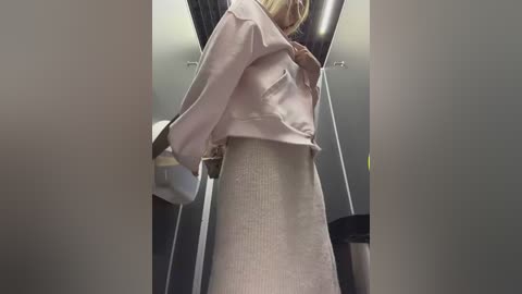 lia__love free recording from 2025-12-10 00:07:00