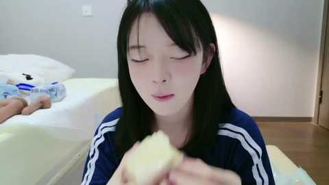 enen_xiaobao free recording from 2025-12-12 00:14:00