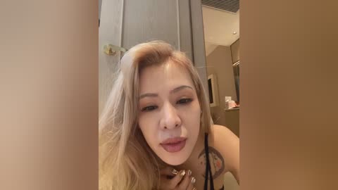 sunflower_77 free recording from 2025-12-12 00:14:00