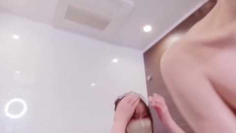 mia__meow free recording from 2025-12-13 17:14:00