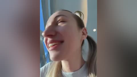 lia__love free recording from 2025-12-14 00:27:00