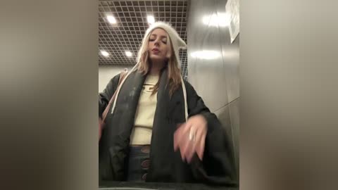 loraadoll free recording from 2025-12-16 00:01:00