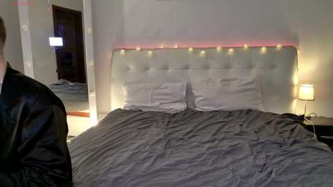 eliza77 free recording from 2025-12-17 00:01:00