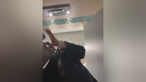 holly_play free recording from 2025-12-17 00:20:00