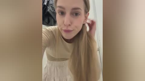 kira_mia free recording from 2025-12-17 00:20:00