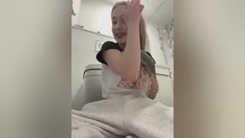 _teenytiny_ free recording from 2025-12-18 00:00:00