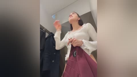 holly_play free recording from 2025-12-19 00:11:00