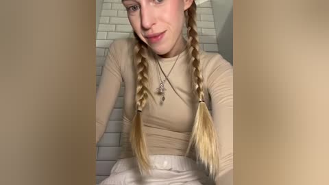 kira_mia free recording from 2025-12-19 00:11:00