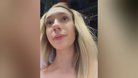 lia__love free recording from 2025-12-19 00:03:00