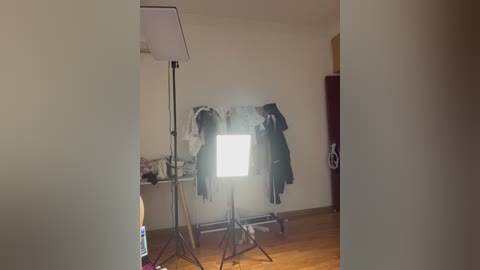 yiyi_707 free recording from 2025-12-19 00:11:00