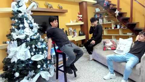 secret_roomies free recording from 2025-12-20 17:16:00