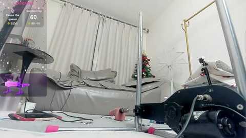 fox_yiyi free recording from 2025-12-21 00:02:00