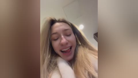 lia__love free recording from 2025-12-22 00:05:00