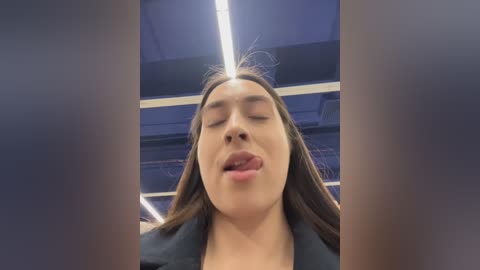 holly_play free recording from 2025-12-23 00:43:00