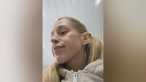 kira_mia free recording from 2025-12-23 04:11:00