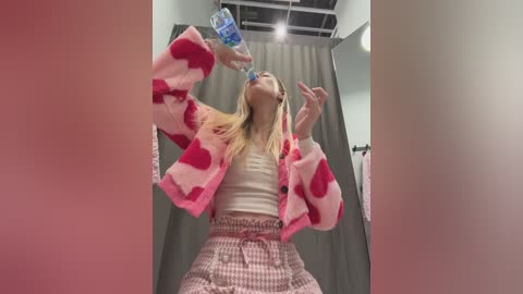 lia__love free recording from 2025-12-23 00:43:00