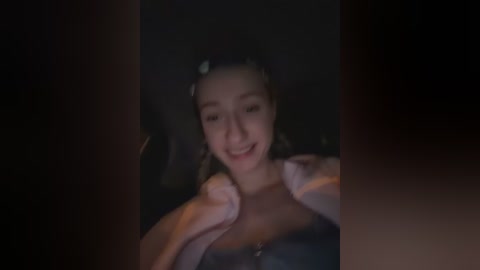 lia__love free recording from 2025-12-26 01:43:00