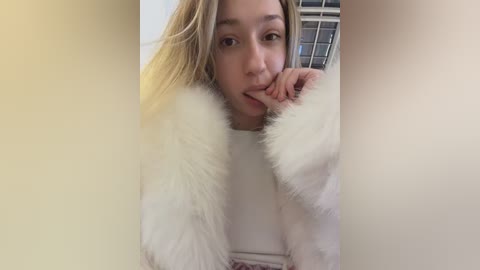 lia__love free recording from 2025-12-29 01:17:00