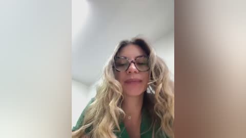 alicee16 free recording from 2025-12-30 00:30:00