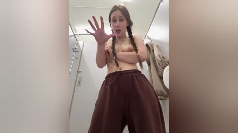 froggyanna free recording from 2025-12-30 00:33:00