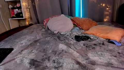 jess_lui free recording from 2025-12-30 00:30:00