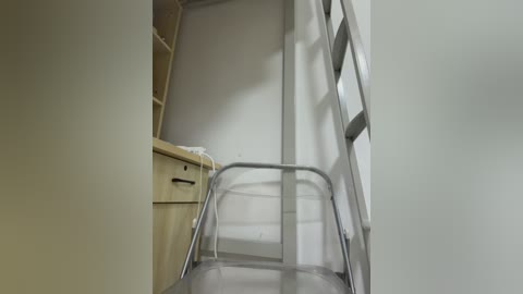 yiyi_707 free recording from 2026-01-18 00:33:00