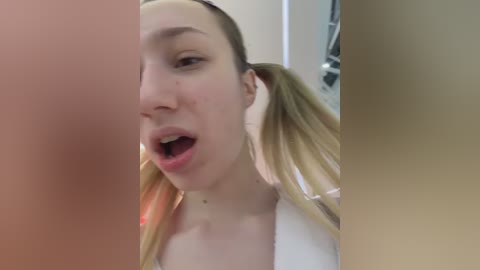 lia__love free recording from 2026-01-28 00:03:00