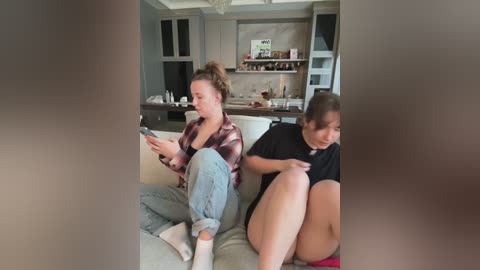 nura_n_sarah free recording from 2026-01-28 00:55:00