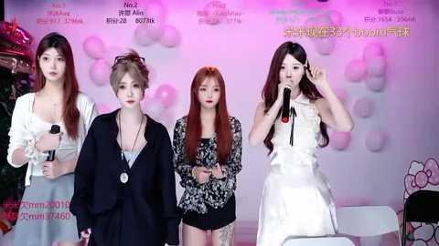 Video of four women on a stage, each with unique fashion styles. Background features a pink and white balloon backdrop, with Chinese text.