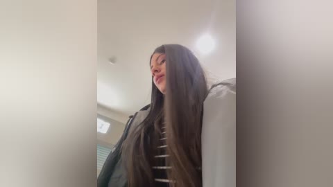 isabella21_ free recording from 2026-02-18 00:02:00