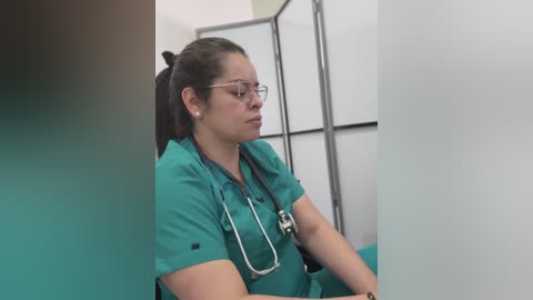 nathalia_28_ free recording from 2026-02-19 00:39:00