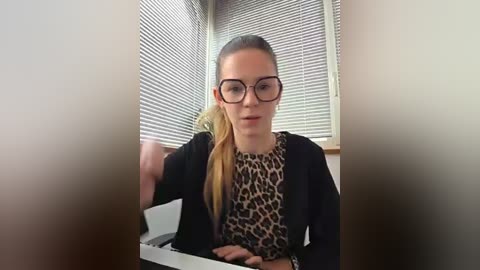 lucie_mehott free recording from 2026-02-27 00:04:00