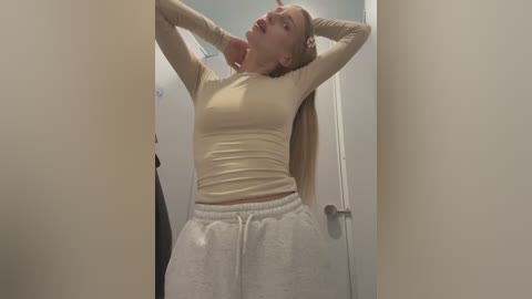 kira_mia free recording from 2026-03-03 00:23:00